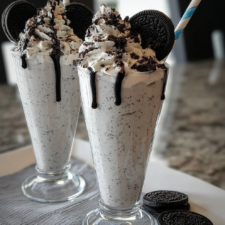 Oreo Milkshake Recipe – Thick, Creamy & Ultra Delicious