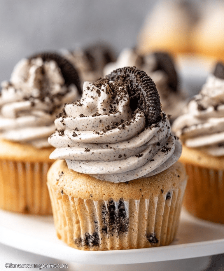 u3123737539 httpss.mj .run E2 smL9soE Cookies and Cream Cupcak 830c9460 4826 43f1 a8b9 fcb69fcd8869 2