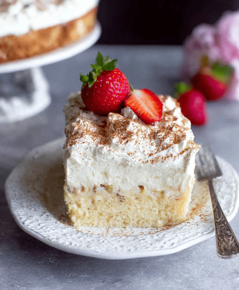 u6852584378 httpss.mj .runqCh2x760fhk Hummingbird Cake ar 56 d73c0dbc 7ea8 4f4b 99d3 f2752516459a 2